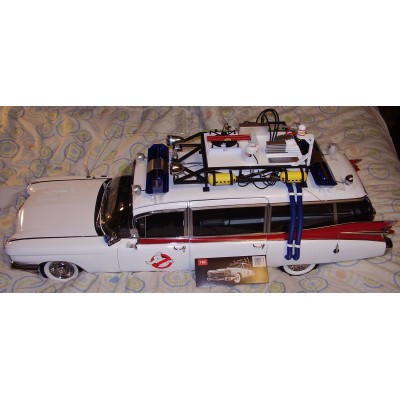 AS IS BROKEN Eaglemoss Ecto-1 Assembled Model & Proton Packs and Trap & Display Base