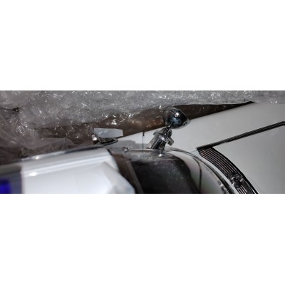 AS IS BROKEN Eaglemoss Ecto-1 Assembled Model & Proton Packs and Trap & Display Base